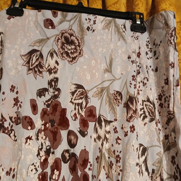 Floral XL slip skirt - Picture 3 of 5